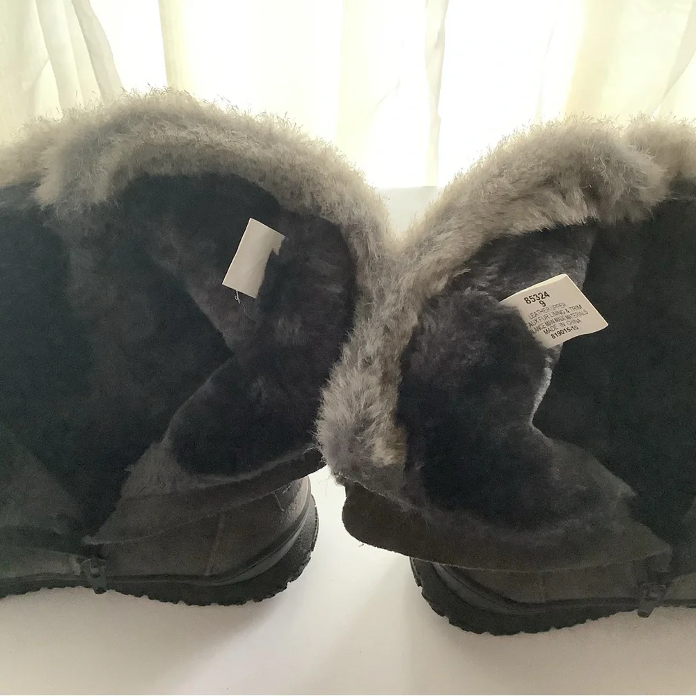 NEW/Unworn Minnetonka Charcoal Suede Boots - Picture 8 of 8